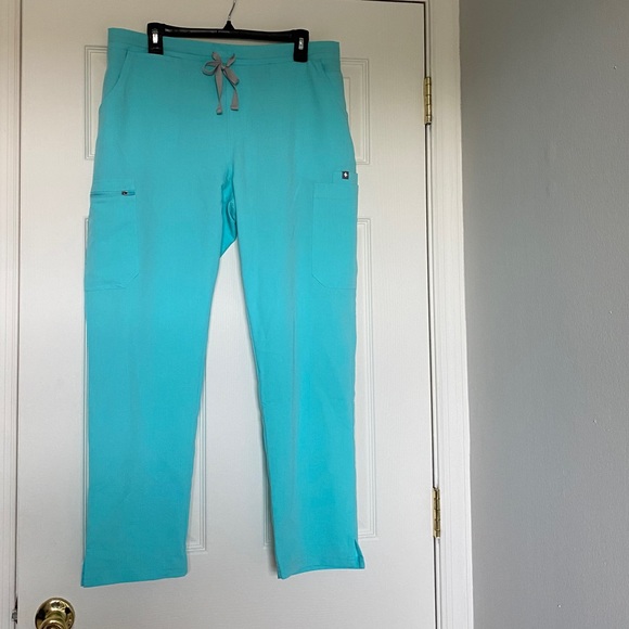 figs yola skinny petite scrub pants